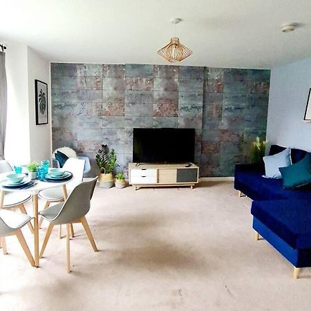 Stylish 2 Bedroom Apartment / Free Gated Parking غلاسغو المظهر الخارجي الصورة