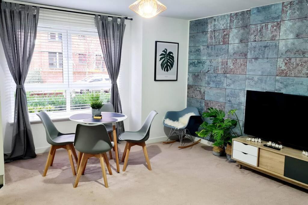Stylish 2 Bedroom Apartment / Free Gated Parking غلاسغو المظهر الخارجي الصورة