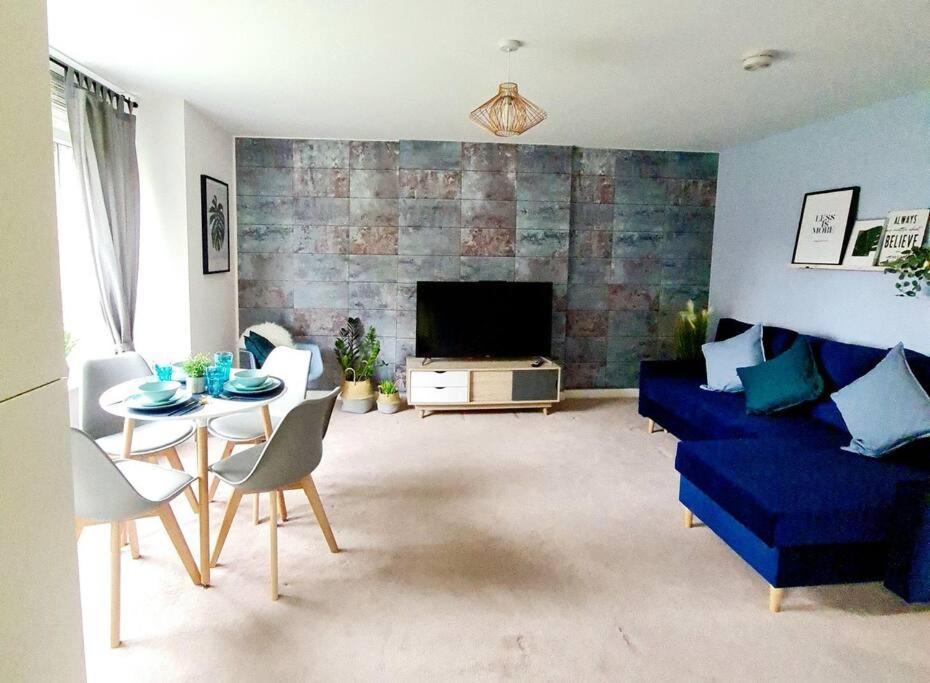 Stylish 2 Bedroom Apartment / Free Gated Parking غلاسغو المظهر الخارجي الصورة